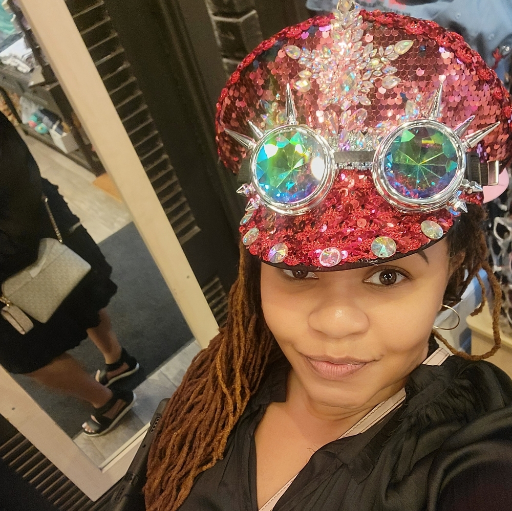 $10 LUXE Makeup & Skin Care - Picture 6 of 16